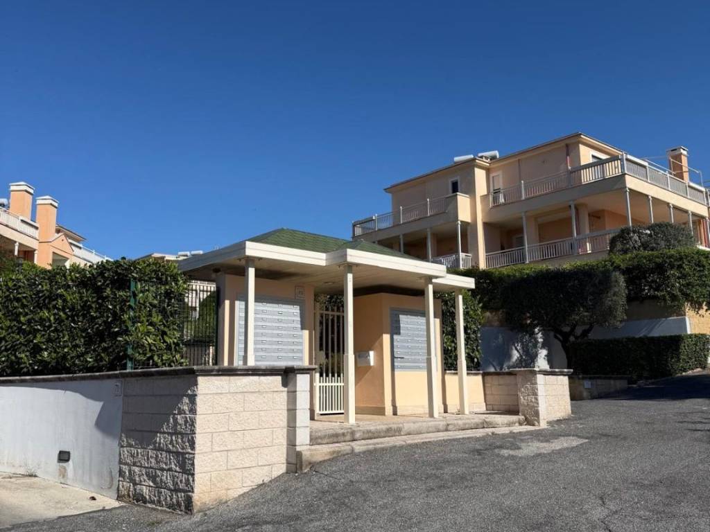 appartamento in vendita a Roma in zona Ponte Mammolo