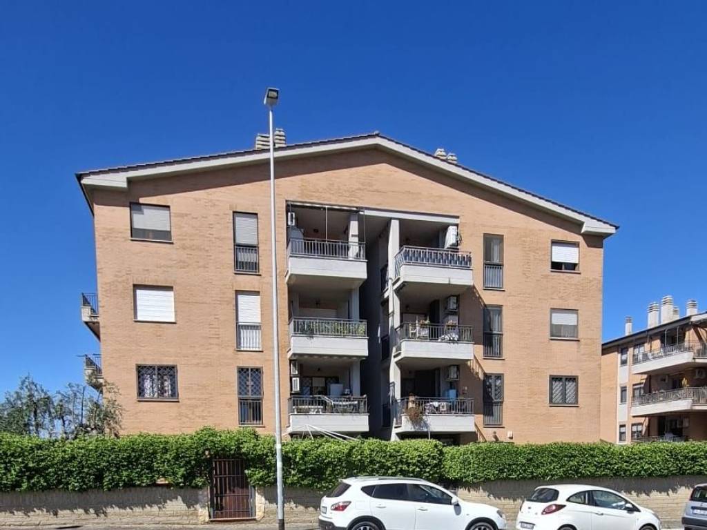 appartamento in vendita a Roma in zona Castelverde