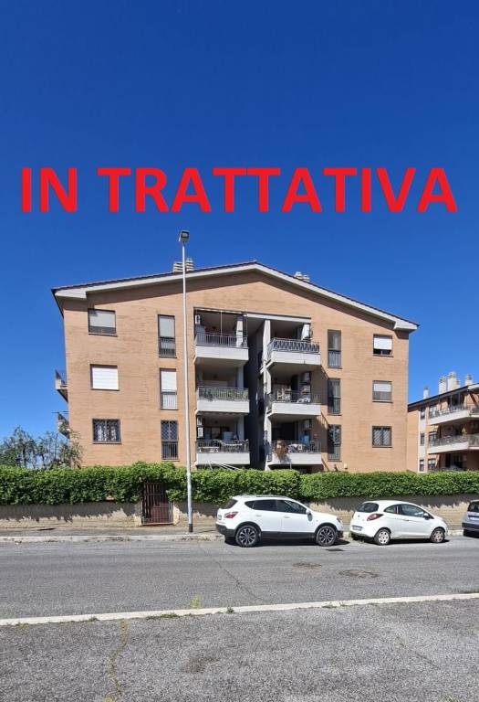 appartamento in vendita a Roma in zona Castelverde