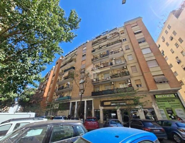 negozio in vendita a Roma in zona Portuense