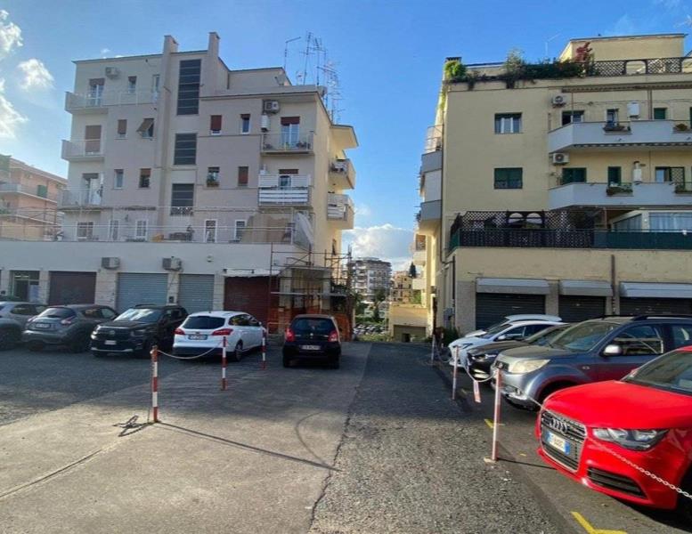 locale commerciale in vendita a Roma