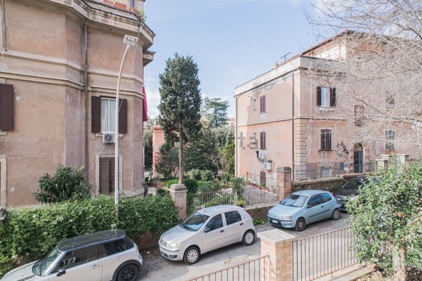 appartamento in vendita a Roma in zona Ostiense