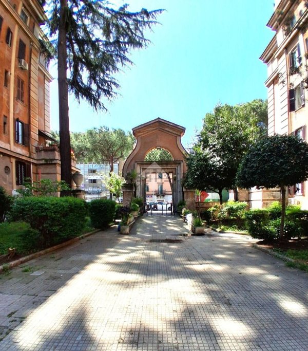 appartamento in vendita a Roma in zona Tuscolano