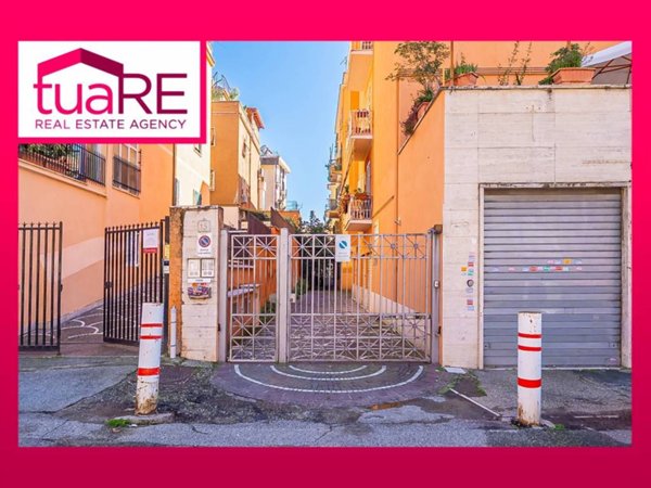 negozio in vendita a Roma in zona Tuscolano