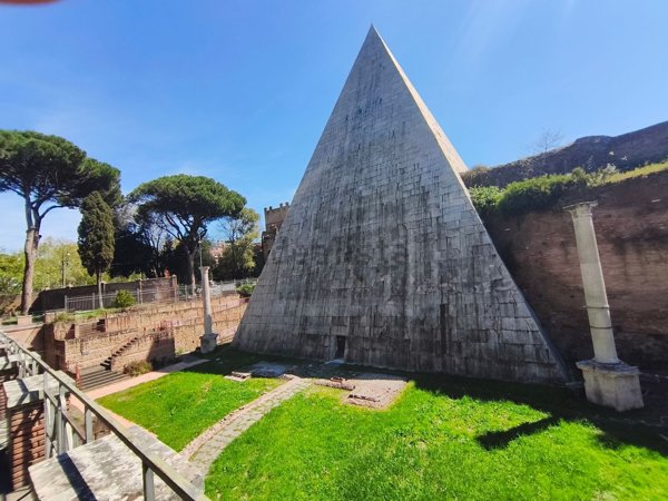 appartamento in vendita a Roma in zona Ostiense