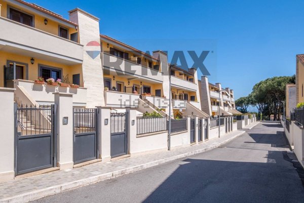 appartamento in vendita a Roma in zona Valle Muricana