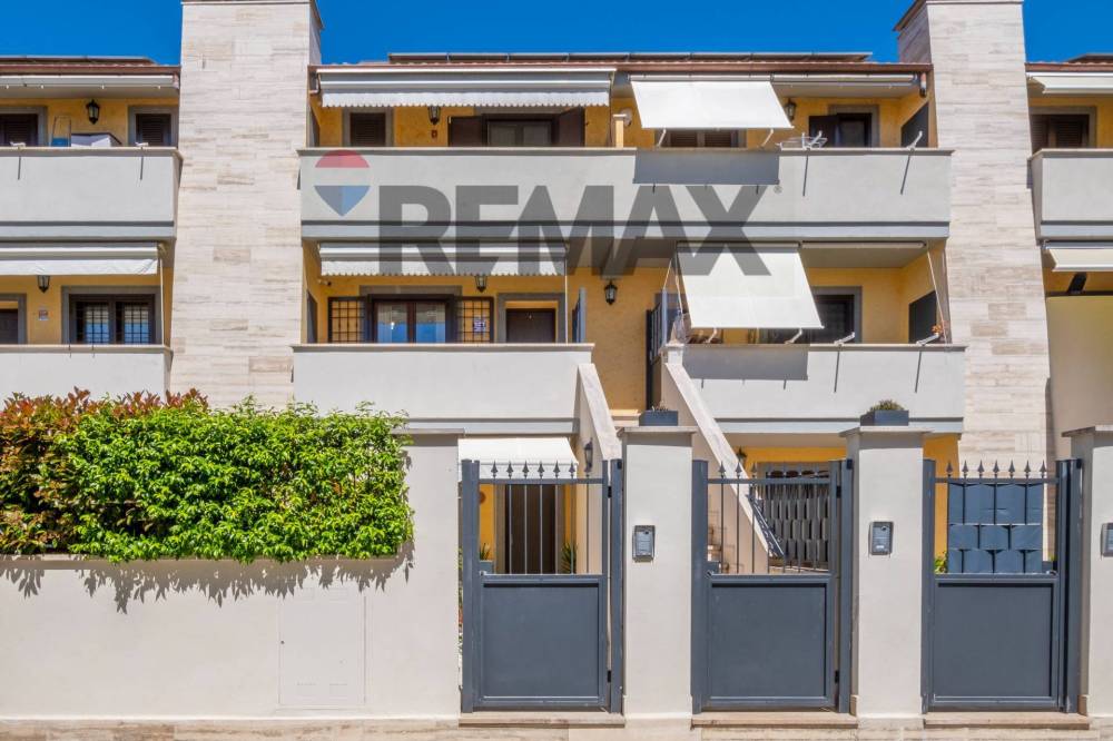 casa indipendente in vendita a Roma in zona Valle Muricana