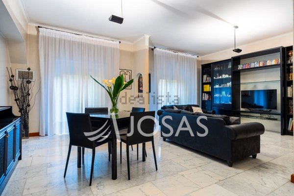 appartamento in vendita a Roma in zona Trastevere