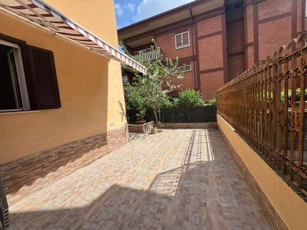 appartamento in vendita a Roma in zona Torre Angela