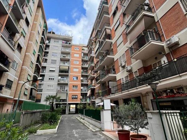 appartamento in vendita a Roma in zona Tuscolano