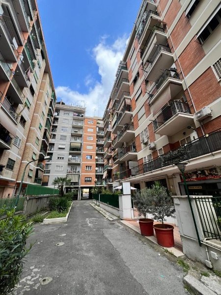 appartamento in vendita a Roma in zona Tuscolano