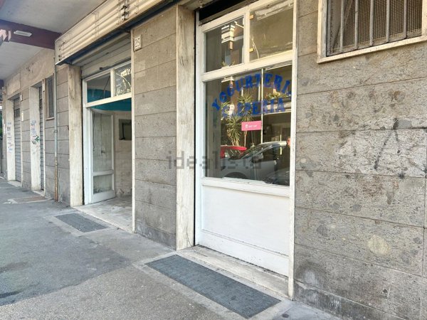 negozio in vendita a Roma in zona Ostia