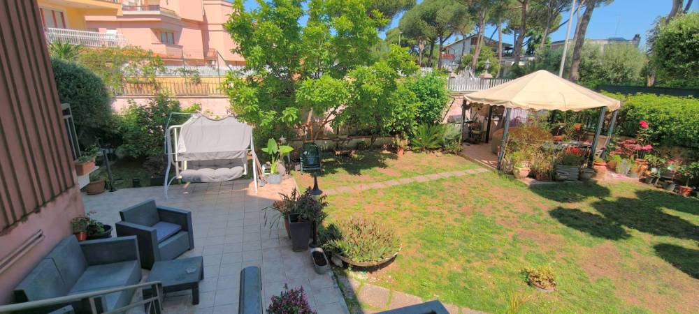 appartamento in vendita a Roma in zona Torre Gaia
