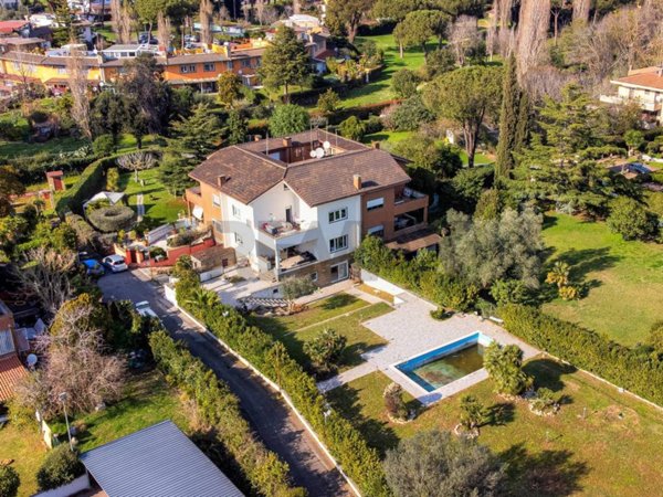 casa indipendente in vendita a Roma in zona Casal Palocco