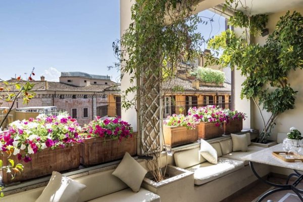appartamento in vendita a Roma in zona Trevi-Colonna