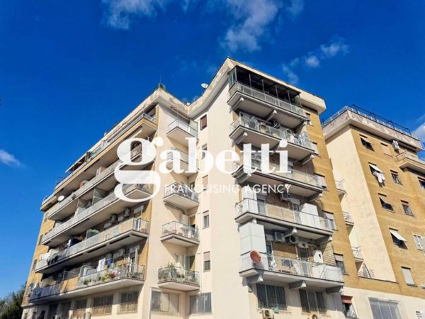 appartamento in vendita a Roma in zona Prenestino-Labicano