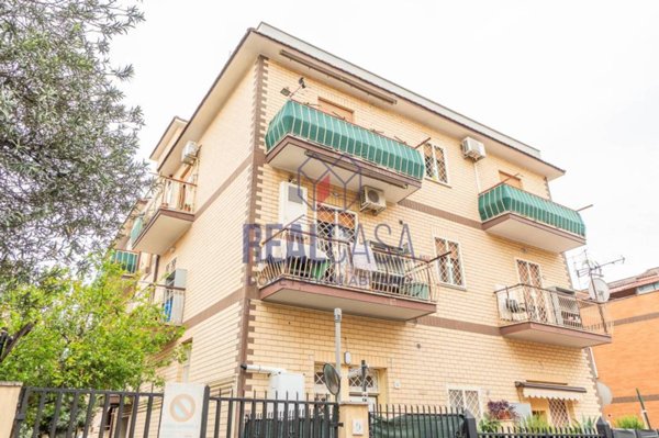 appartamento in vendita a Roma in zona Torre Angela