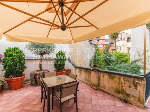 appartamento in vendita a Roma in zona Trevi-Colonna