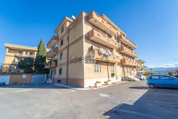 appartamento in vendita a Roma in zona Finocchio