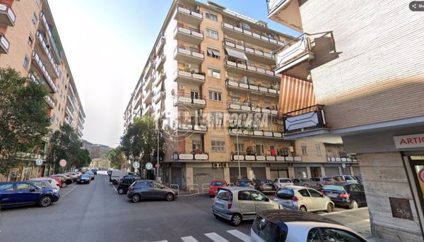 locale commerciale in vendita a Roma