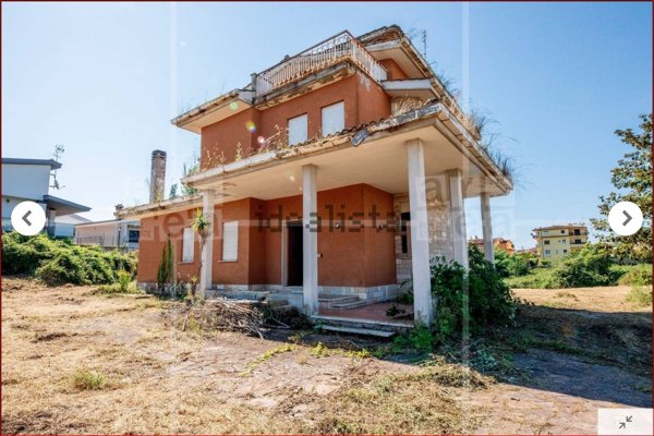 casa indipendente in vendita a Roma in zona Valle Santa