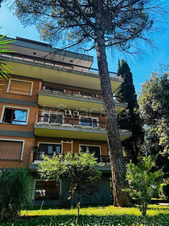 appartamento in vendita a Roma in zona Tor di Quinto