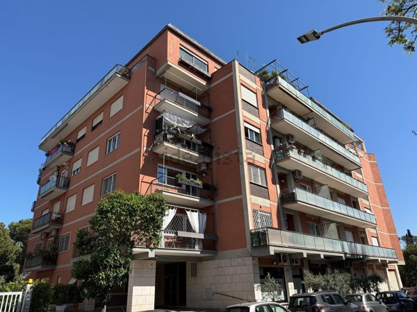 appartamento in vendita a Roma in zona Tor di Quinto