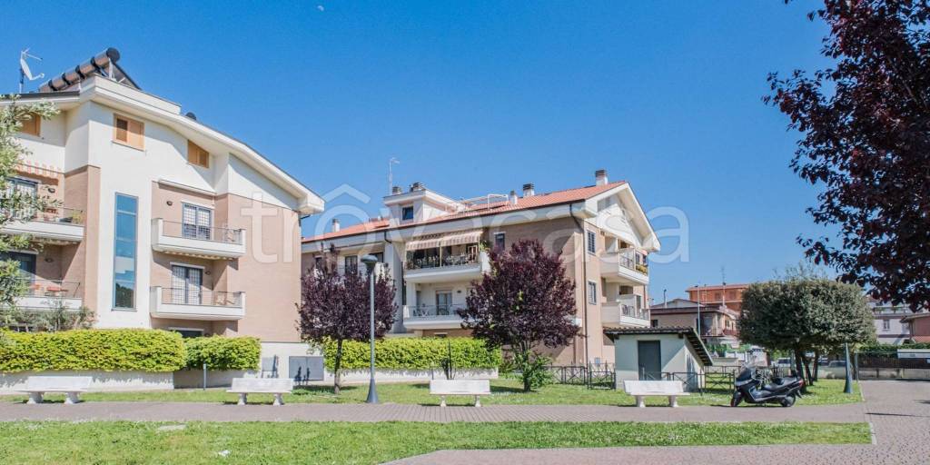 appartamento in vendita a Roma in zona Torre Gaia