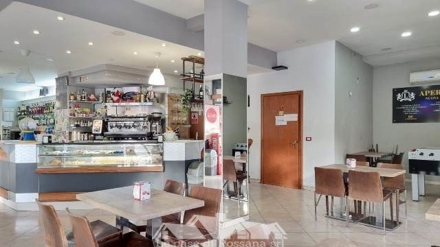 locale commerciale in vendita a Roma in zona Prenestino-Centocelle