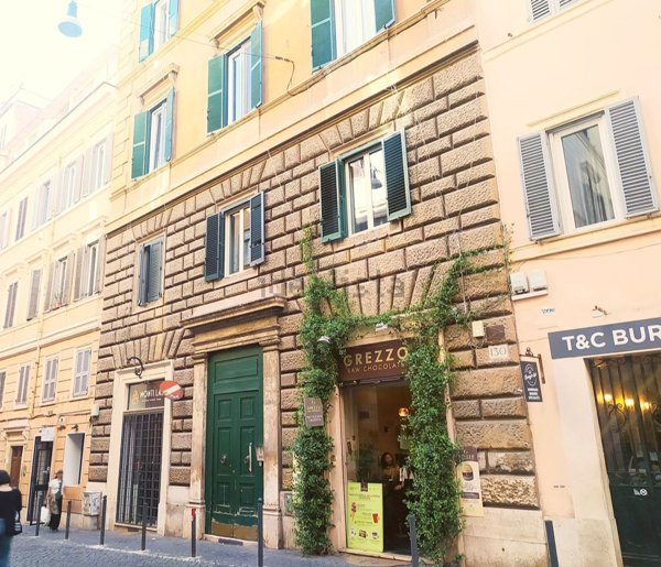 appartamento in vendita a Roma in zona Rione Monti/Campitelli