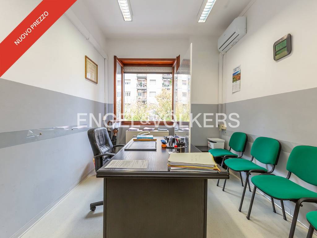 ufficio in vendita a Roma in zona Tuscolano
