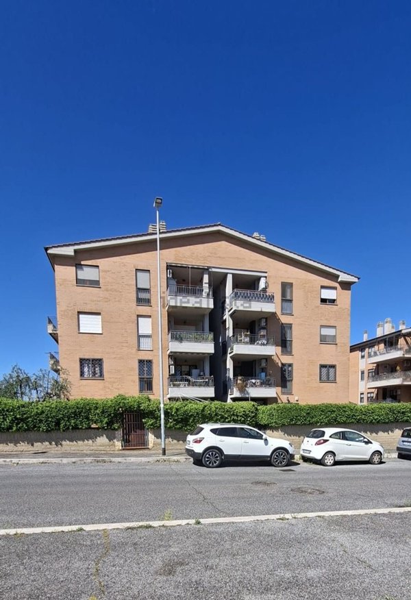 appartamento in vendita a Roma in zona Castelverde