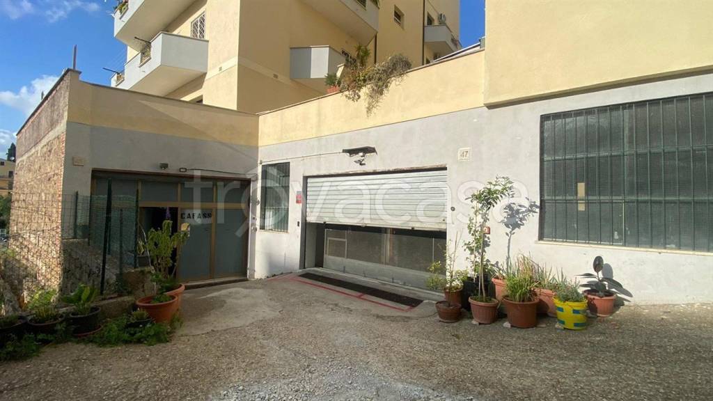 locale commerciale in vendita a Roma