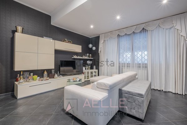 appartamento in vendita a Roma in zona Longarina