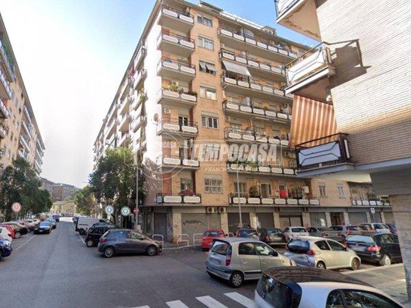 negozio in vendita a Roma in zona Cinecittà