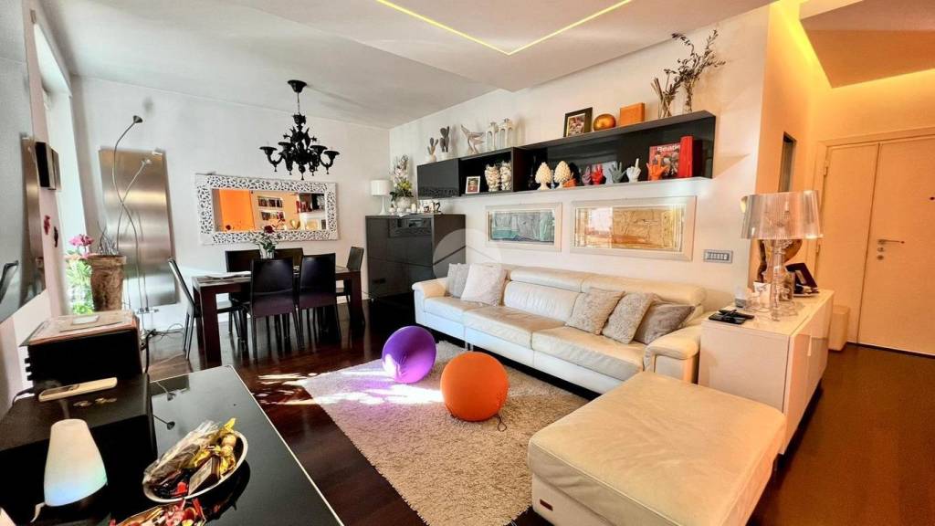 appartamento in vendita a Roma in zona Ardeatino