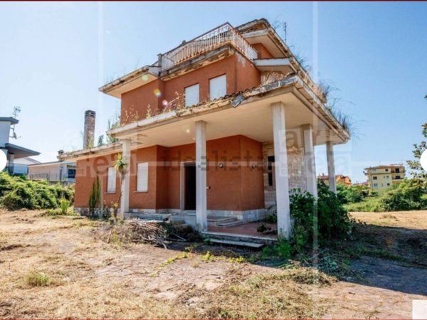 casa indipendente in vendita a Roma in zona Pantan Monastero