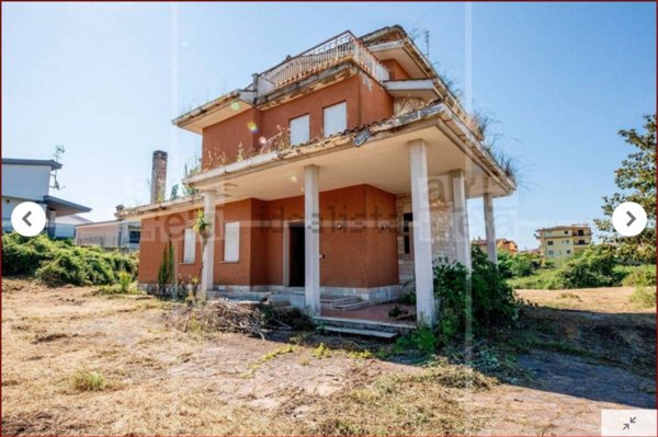 casa indipendente in vendita a Roma in zona Valle Santa