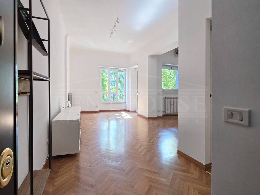 appartamento in vendita a Roma in zona EUR