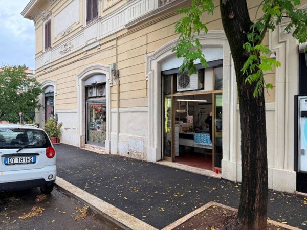 negozio in vendita a Roma in zona Gianicolense