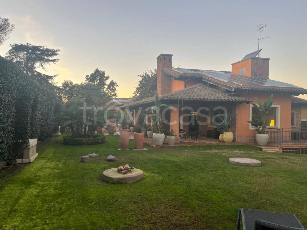 casa indipendente in vendita a Roma in zona Pantan Monastero