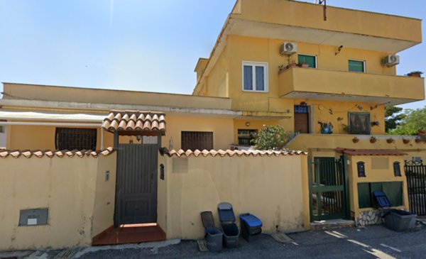 casa indipendente in vendita a Roma in zona Ostia Antica