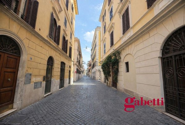 locale commerciale in vendita a Roma in zona Rione Borgo