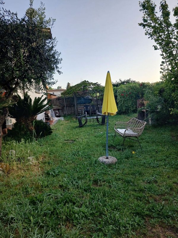 appartamento in vendita a Roma in zona Valle Santa