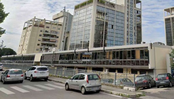 locale commerciale in vendita a Roma in zona Ardeatino