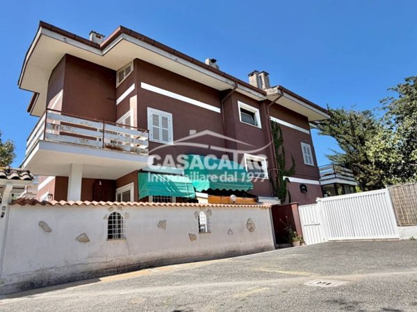 appartamento in vendita a Roma in zona Axa