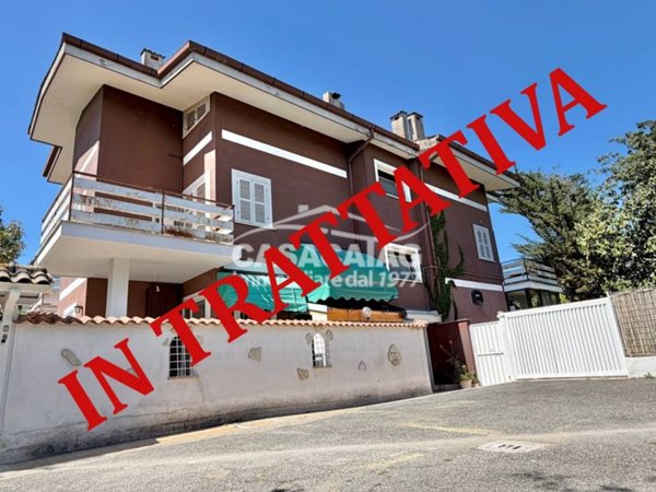 appartamento in vendita a Roma in zona Axa