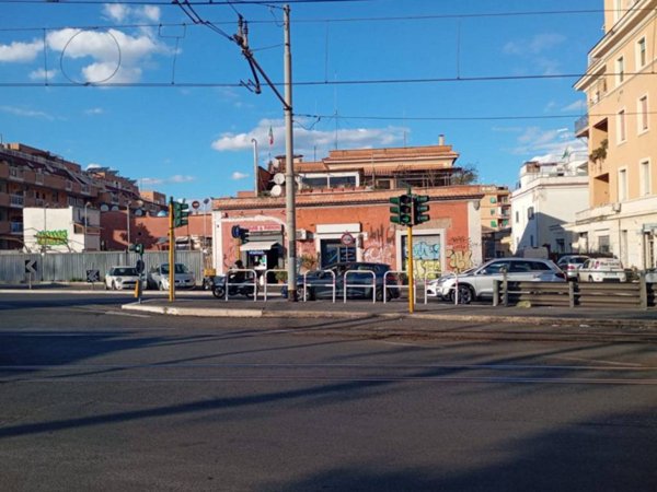 negozio in vendita a Roma in zona Tiburtino
