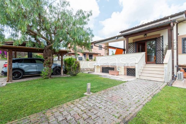 casa indipendente in vendita a Roma in zona Infernetto