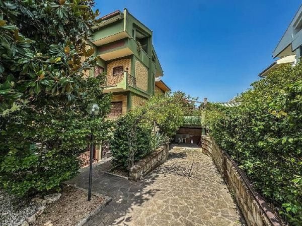 casa indipendente in vendita a Roma in zona Axa